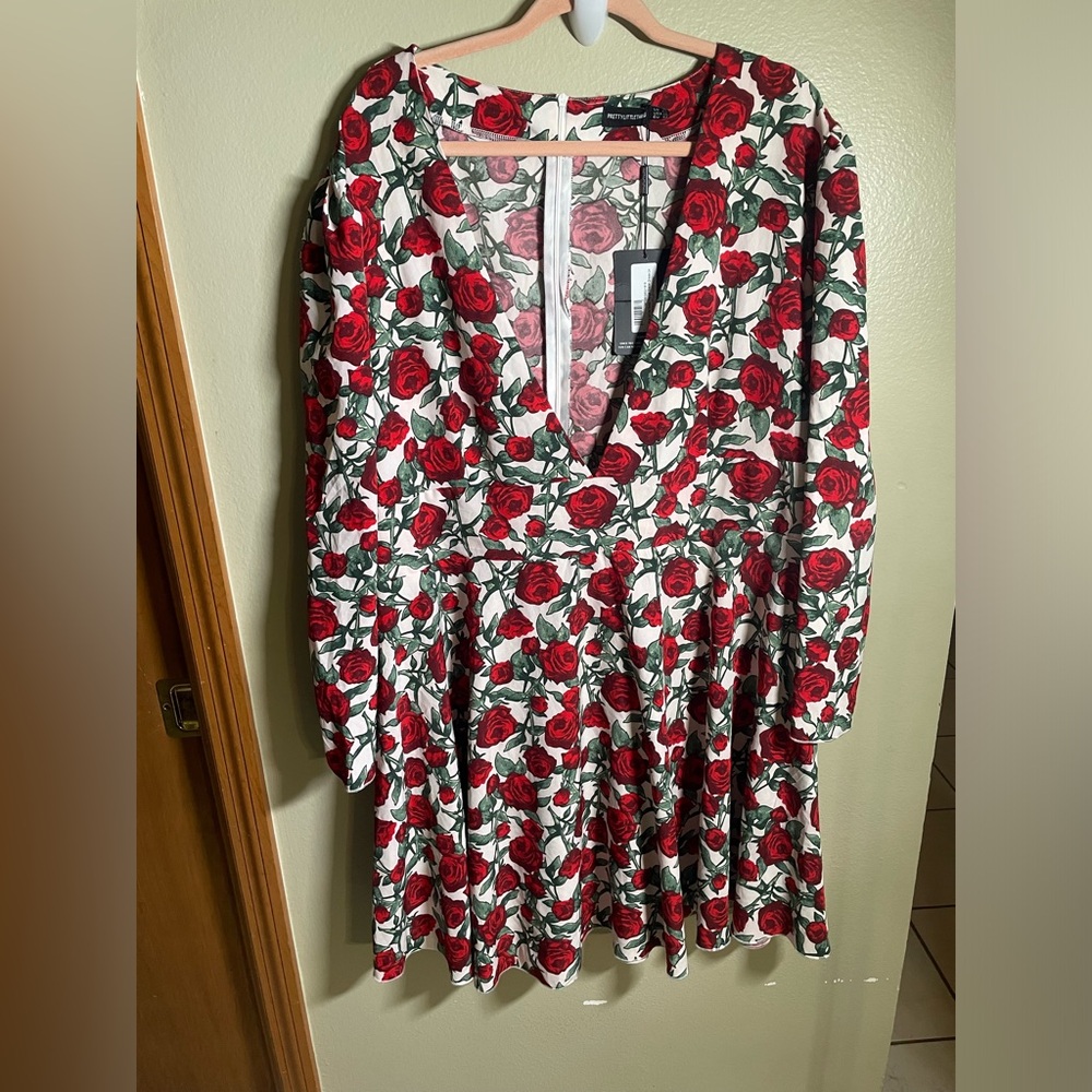 Pretty Little Thing Dress, Women's Size 24 NWT ROMANTIC ROSES FLIRTY SEXY